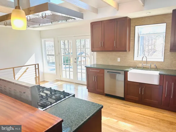 $3,200 | 11231 Ashley Drive, Rockville, MD 20852