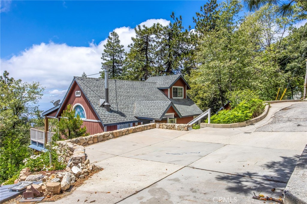 1134 Scenic Way Rimforest, CA 92378 - Photo 2 of 37 Ample Parking for you & your guests!