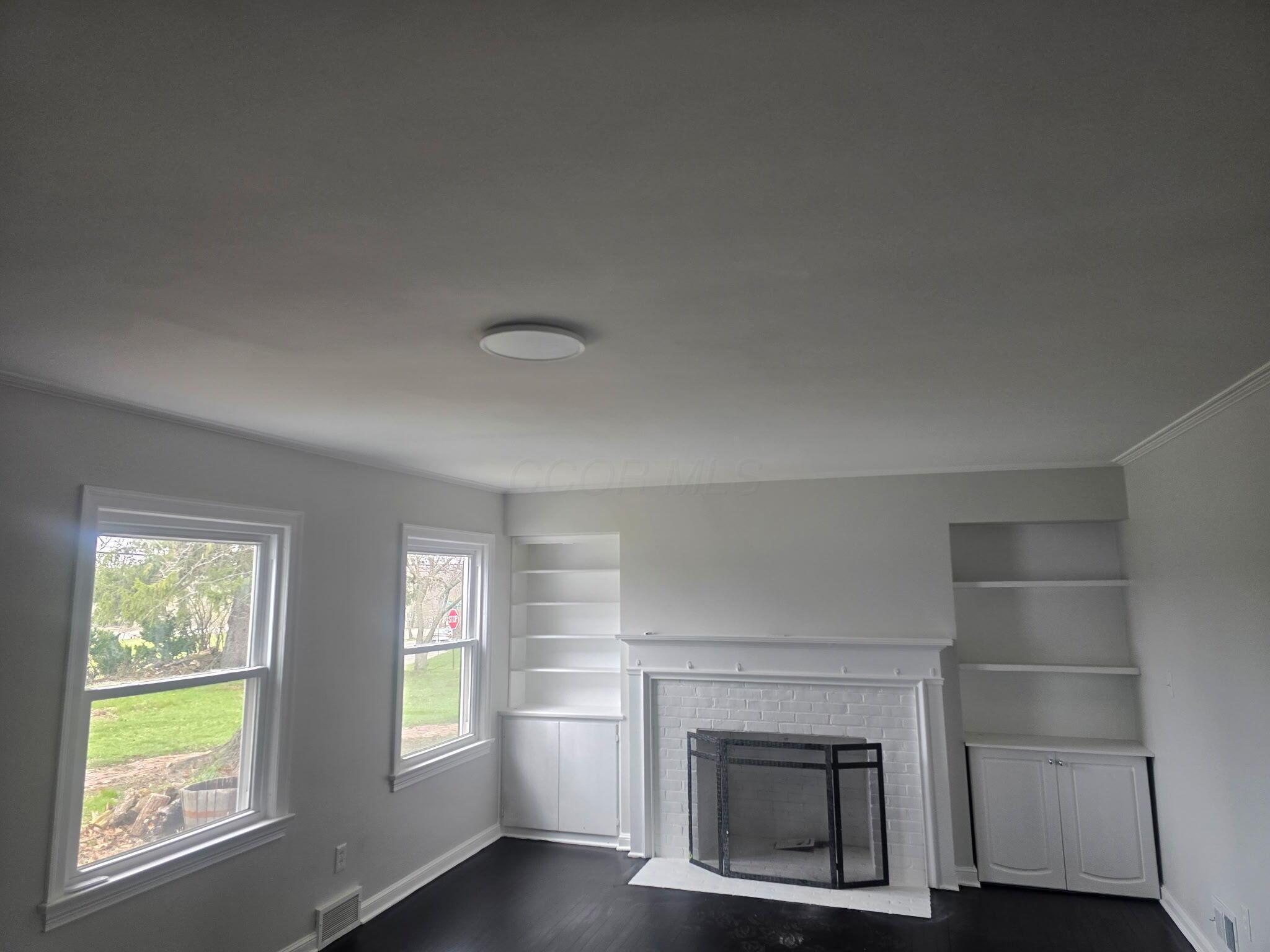 3950 Riverside Drive Columbus, OH 43220 - Photo 10 of 39 Current living room
