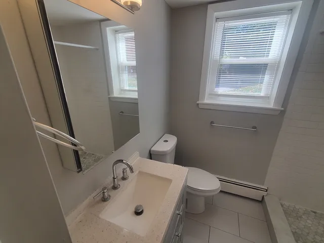 $2,100 | 433 A Sea Street, Unit 2, Quincy, MA 02169