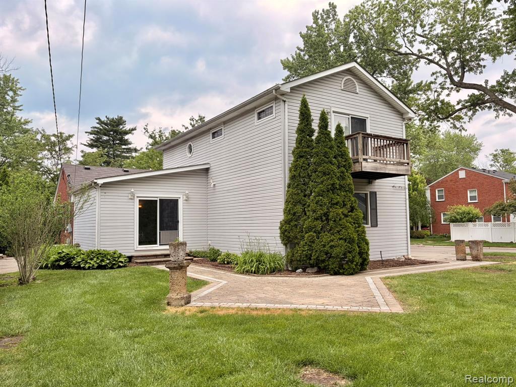 2111 Earlmont Road Berkley, MI 48072 - Photo 5 of 27