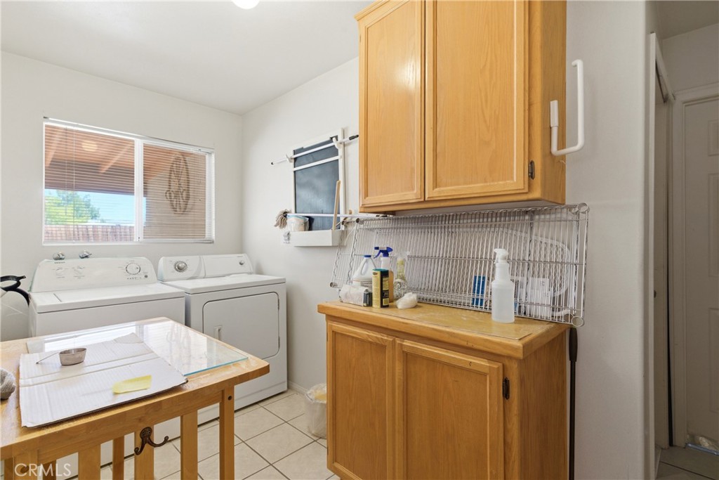 16433 Pauhaska Road Apple Valley, CA 92307 - Photo 20 of 50 Laundry room off kitchen area