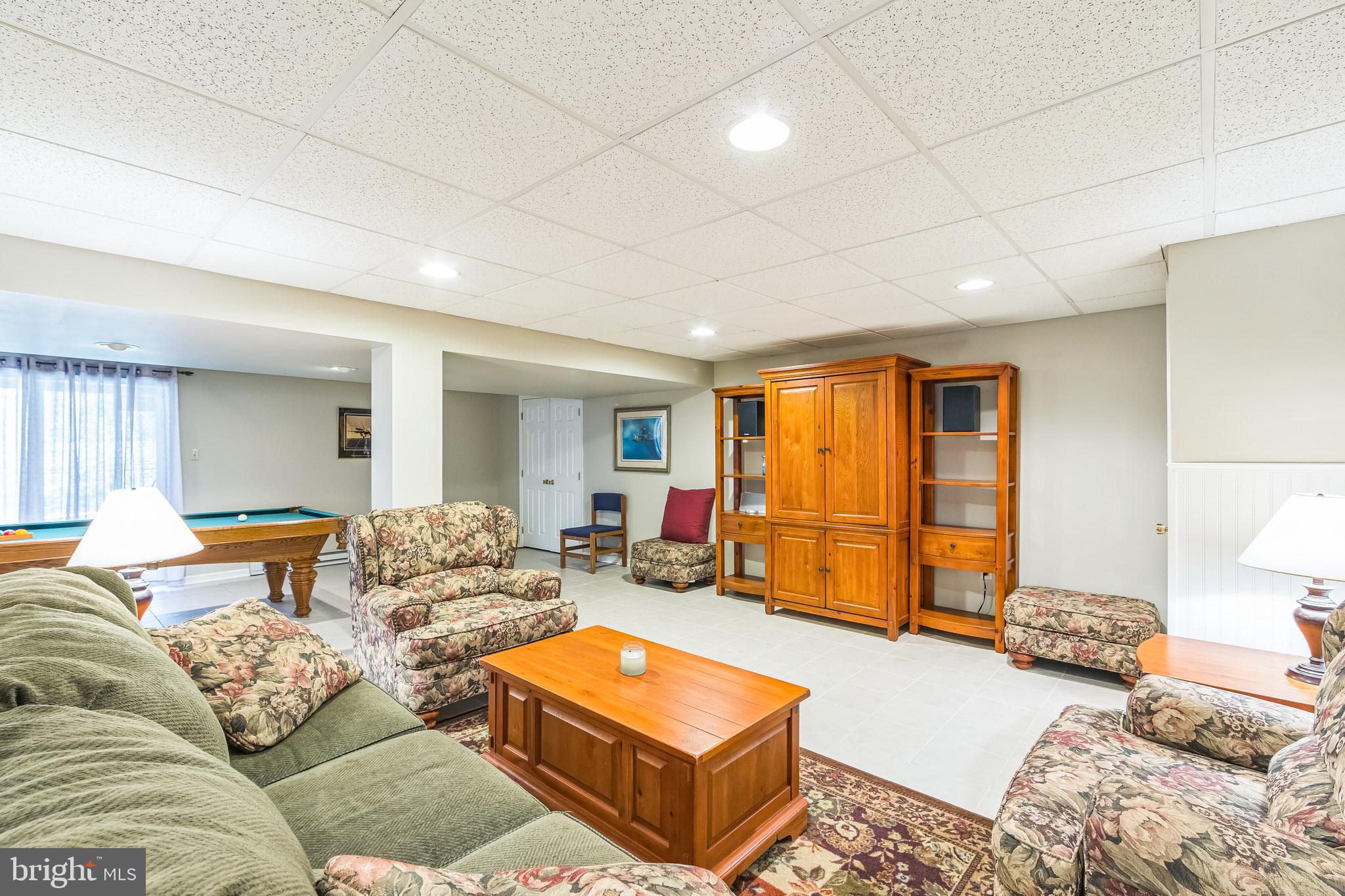2902 Rosa Lane Norristown, PA 19403 - Photo 18 of 38 a living room with furniture and a couch