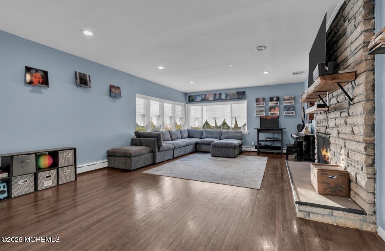 210 Spring Lawn Avenue Matawan, NJ 07747 - Photo 4 of 30 IMG_2739