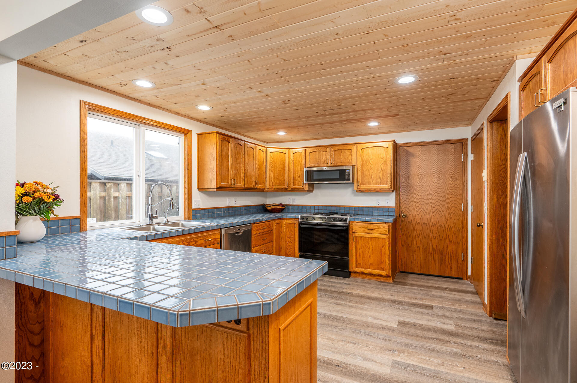 970 Southwest Mark Street Newport, OR 97365 - Photo 19 of 63 Kitchen