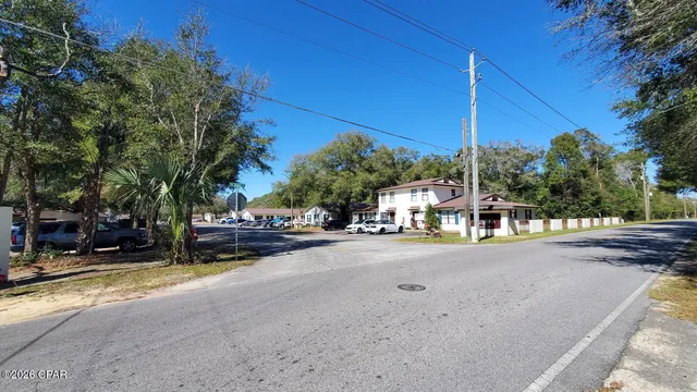 $5,895,000 | 125 North Davis Lane, DeFuniak Springs, FL 32433