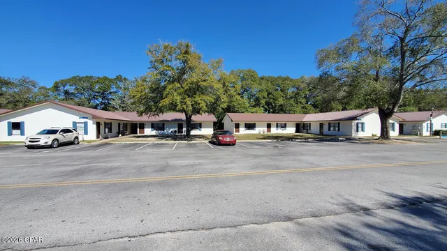 $5,895,000 | 125 North Davis Lane, DeFuniak Springs, FL 32433