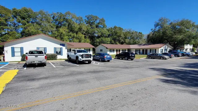 $5,895,000 | 125 North Davis Lane, DeFuniak Springs, FL 32433