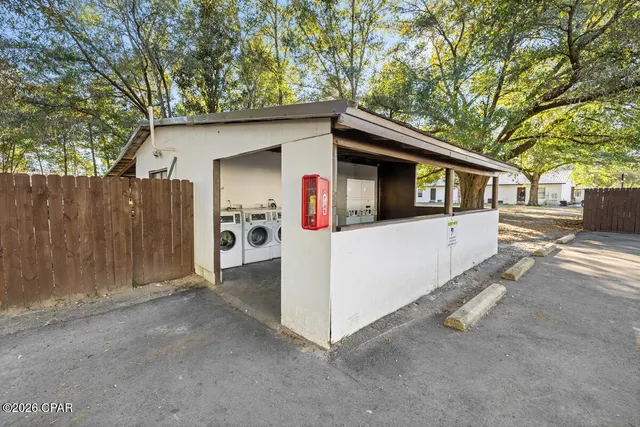 $5,895,000 | 125 North Davis Lane, DeFuniak Springs, FL 32433