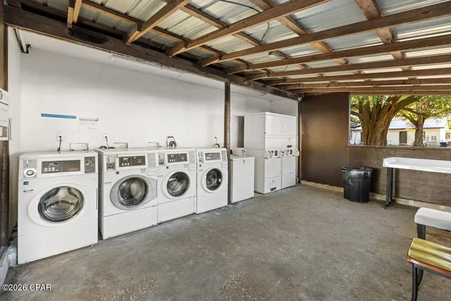 $5,895,000 | 125 North Davis Lane, DeFuniak Springs, FL 32433