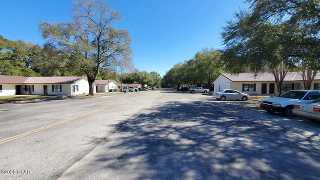 $5,895,000 | 125 North Davis Lane, DeFuniak Springs, FL 32433