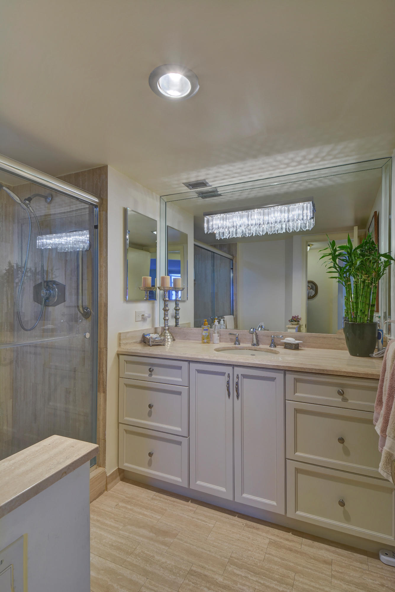 500 South Ocean Boulevard, Unit 1605 Boca Raton, FL 33432 - Photo 12 of 30 GUEST BATHROOM