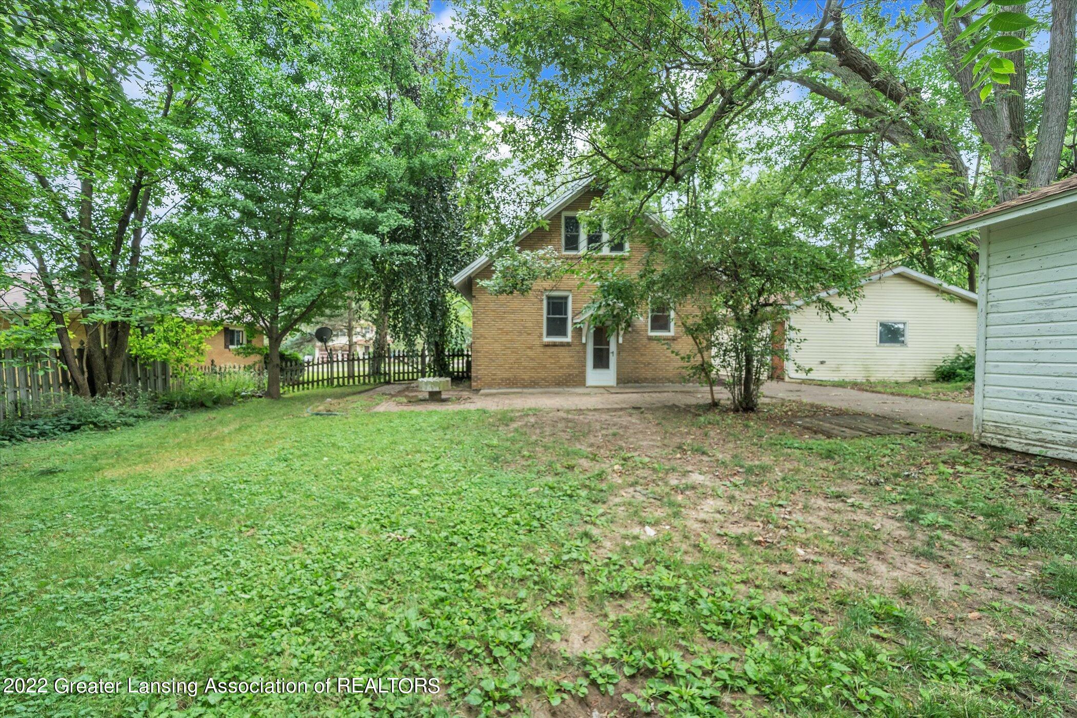 722 Robins Road Lansing, MI 48917 - Photo 29 of 40 Back Yard
