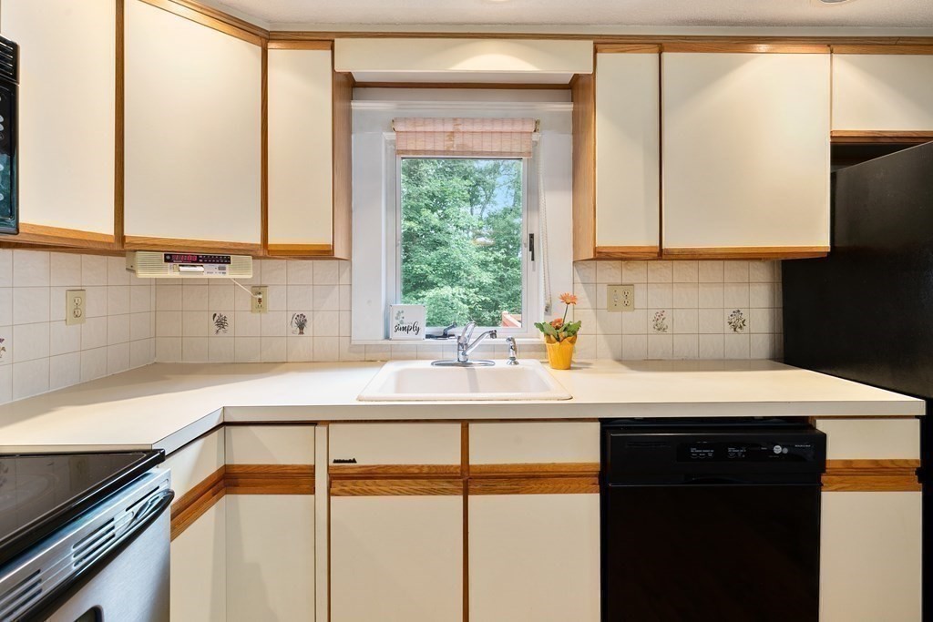 655 Waverly Road North Andover, MA 01845 - Photo 9 of 34 Gallery Image 9