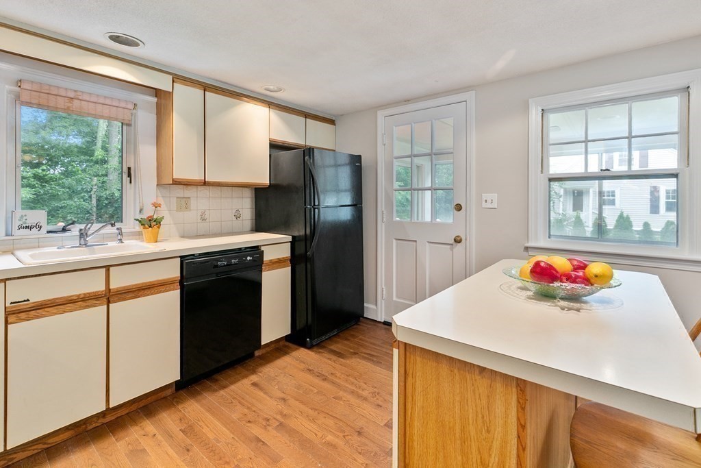 655 Waverly Road North Andover, MA 01845 - Photo 10 of 34 Gallery Image 10