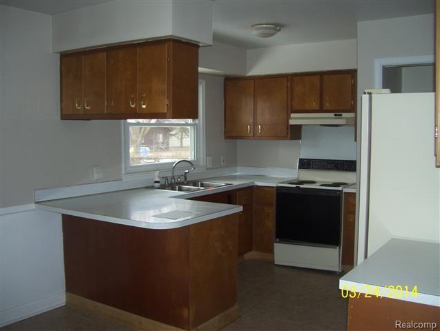 1472 West Judd Road Flint, MI 48507 - Photo 8 of 22 kitchen.jpg