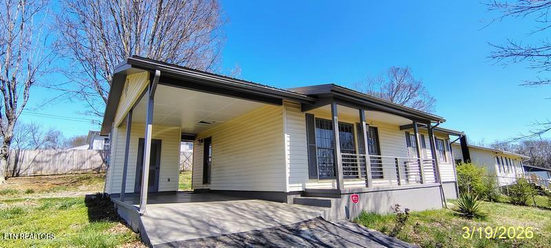 204 Riggs Street Athens, TN 37303 - Photo 1 of 12 front