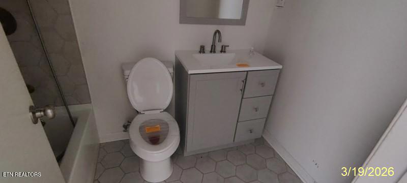204 Riggs Street Athens, TN 37303 - Photo 2 of 12 bath rm 1