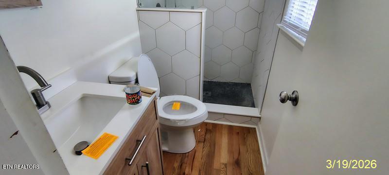 204 Riggs Street Athens, TN 37303 - Photo 3 of 12 bath rm 2