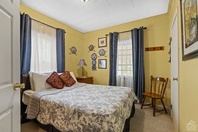 a view of empty room with window