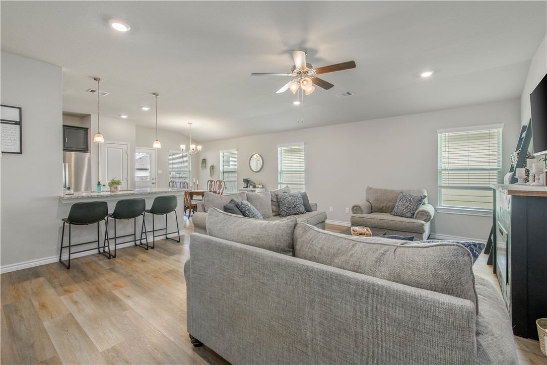 2160 Chief Street Bryan, TX 77807 - Photo 5 of 19