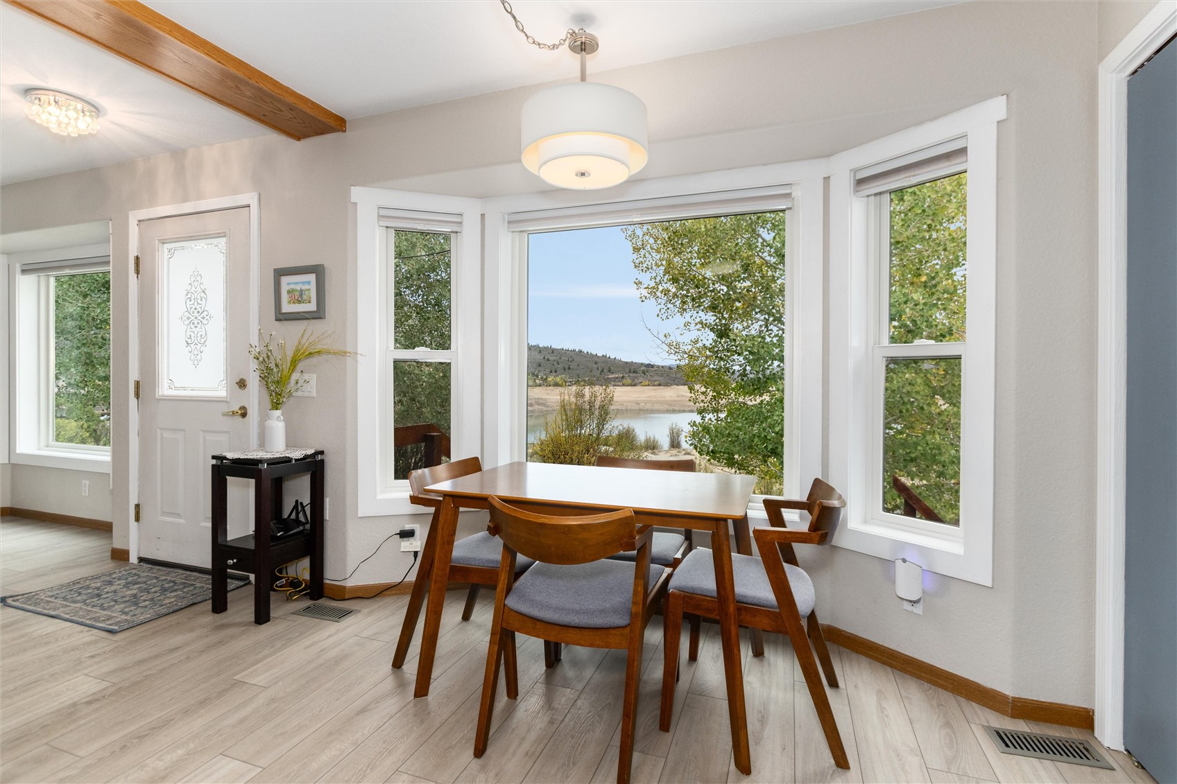 11 Blue Ridge Street Heeney, CO 80498 - Photo 11 of 45 The open concept dining area overlooks the lake from a large bay window.