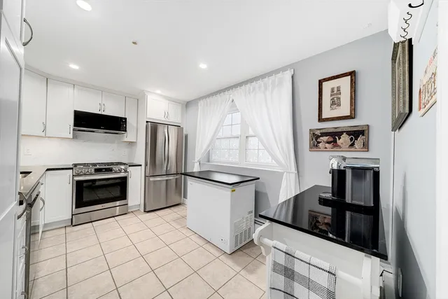 $375,000 | 75 Edgelawn Avenue, Unit 1, North Andover, MA 01845