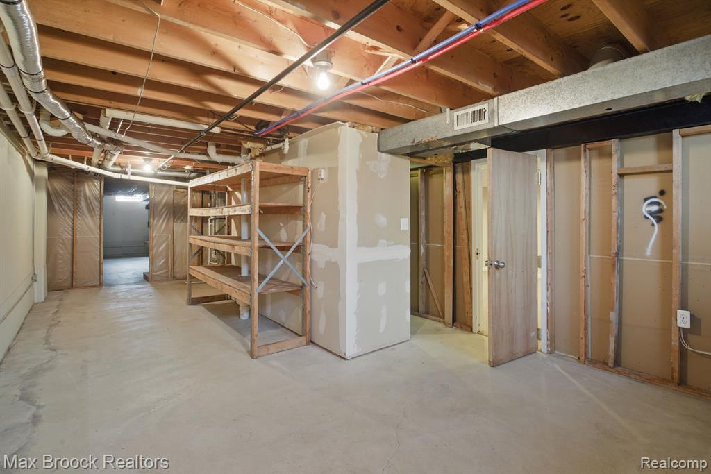 2232 Warrington Road Rochester Hills, MI 48307 - Photo 26 of 51