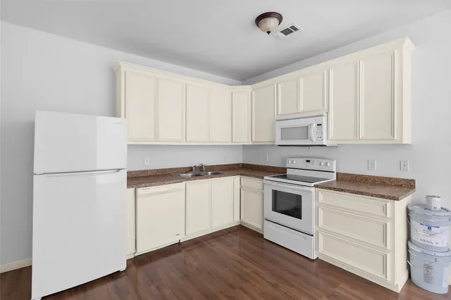 $1,700,000 | 409 Beto Street, Huntsville, TX 77340