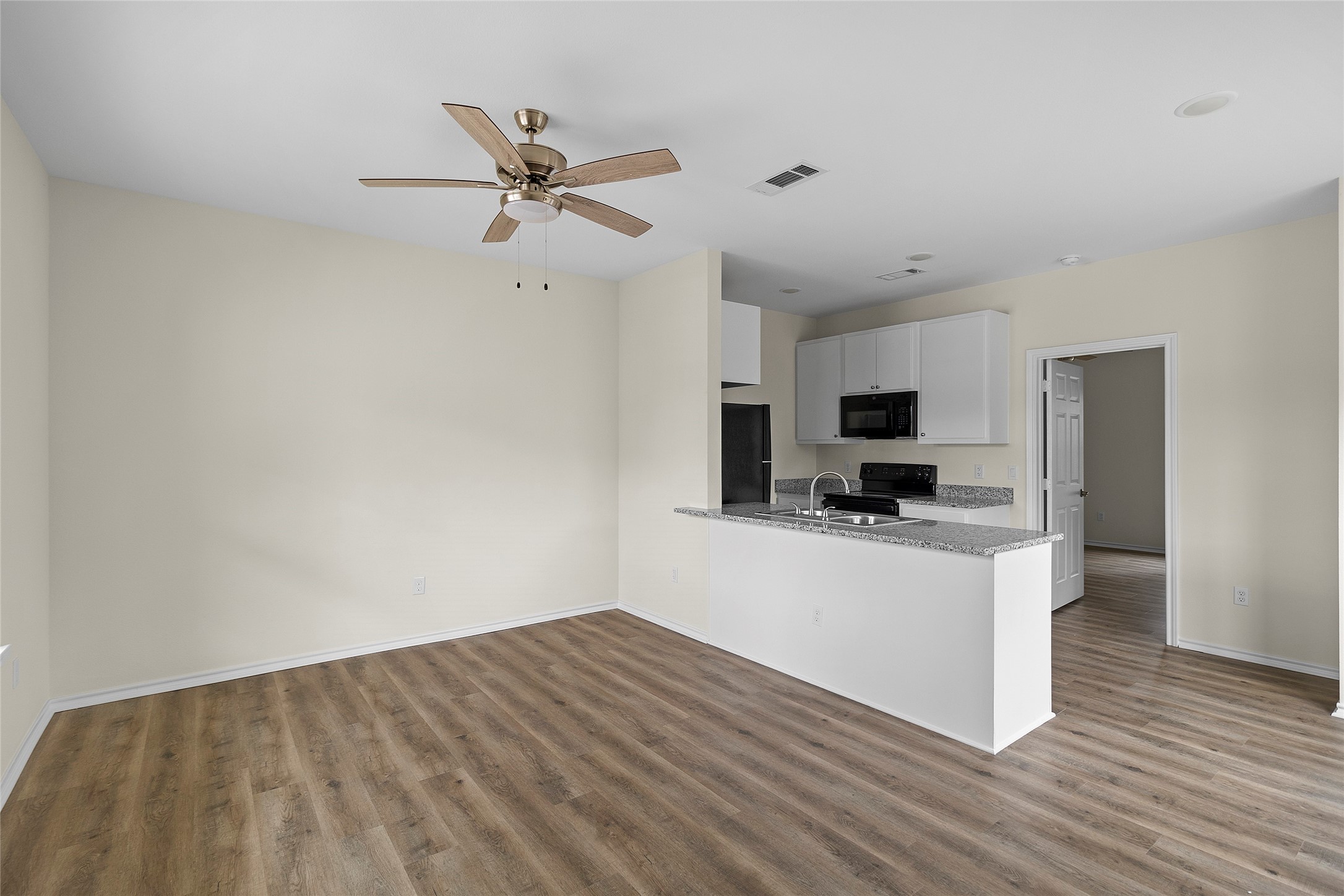 409 Beto Street Huntsville, TX 77340 - Photo 7 of 41