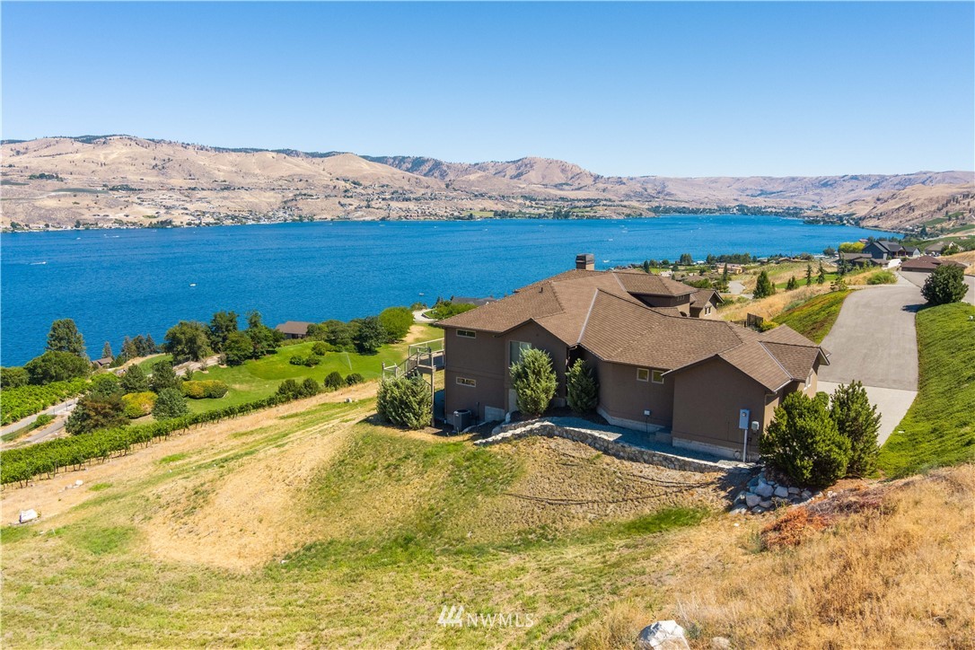 309 Clos Chevalle Road Chelan, WA 98816 - Photo 3 of 24 Gallery Image 3