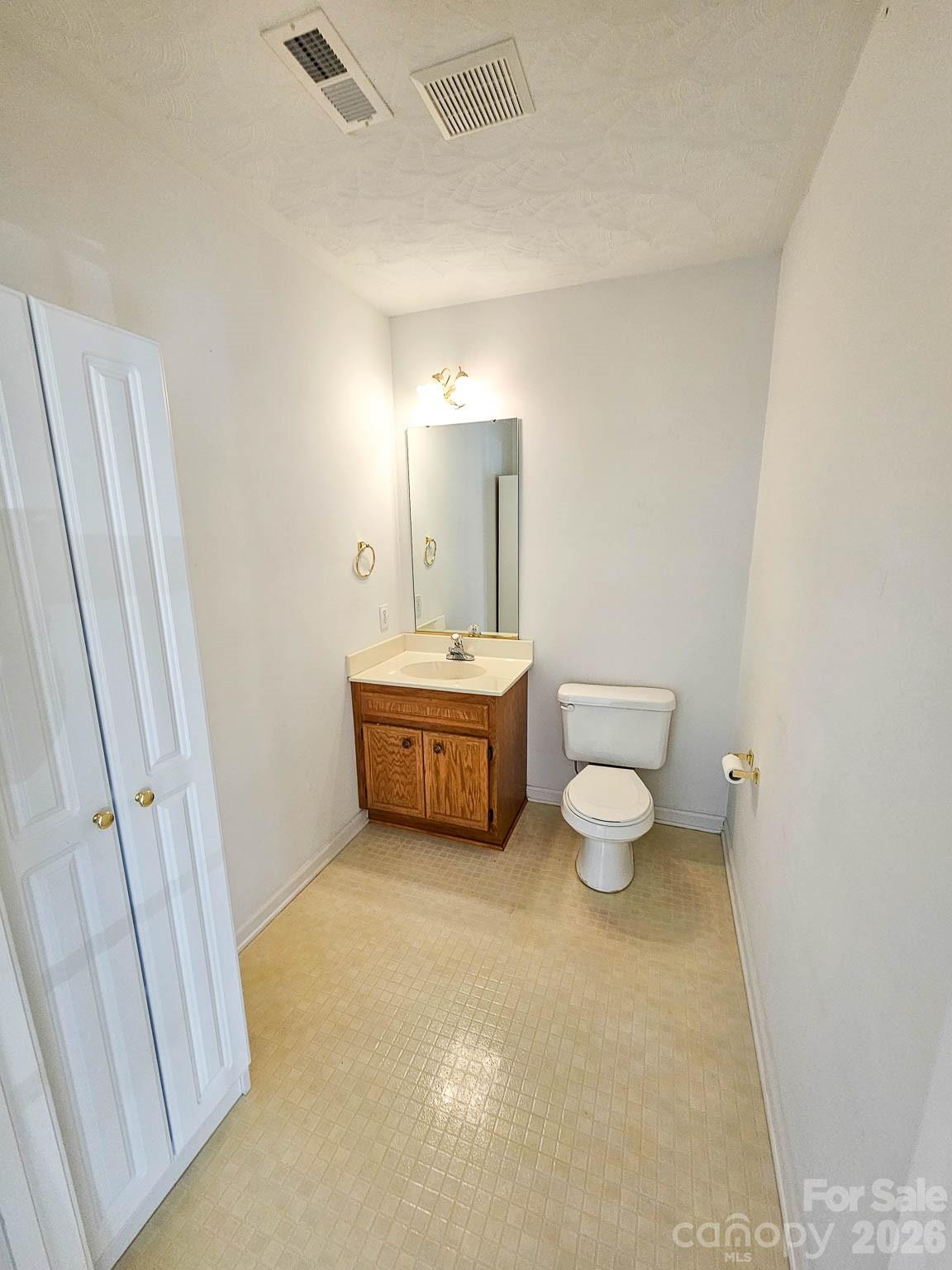 151 24th Street Northwest Hickory, NC 28601 - Photo 9 of 37