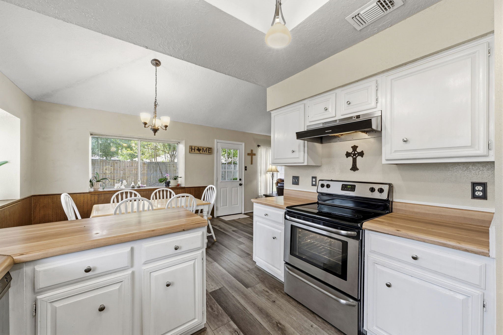 5603 Lynngate Drive Spring, TX 77373 - Photo 12 of 35 Breakfast bar