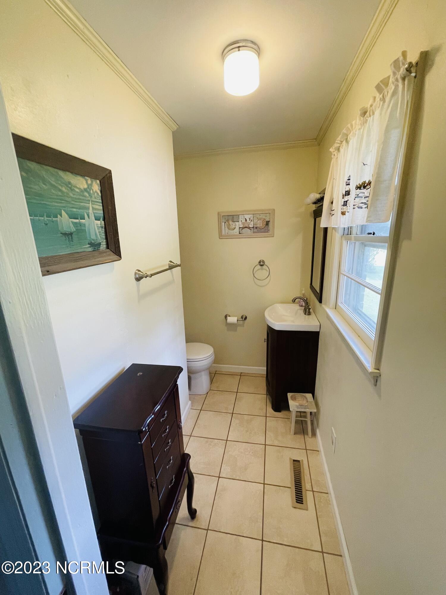 792 Roberts Road Newport, NC 28570 - Photo 17 of 52 Master 1/2 bath