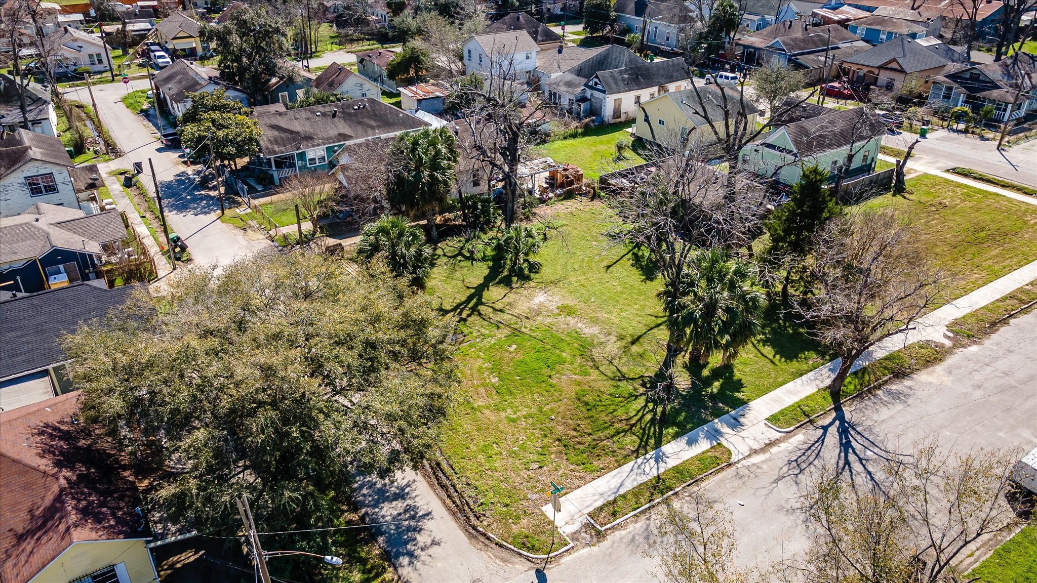 1212 Pinckney Street Houston, TX 77009 - Photo 13 of 19 an aerial view of residential house with swimming pool