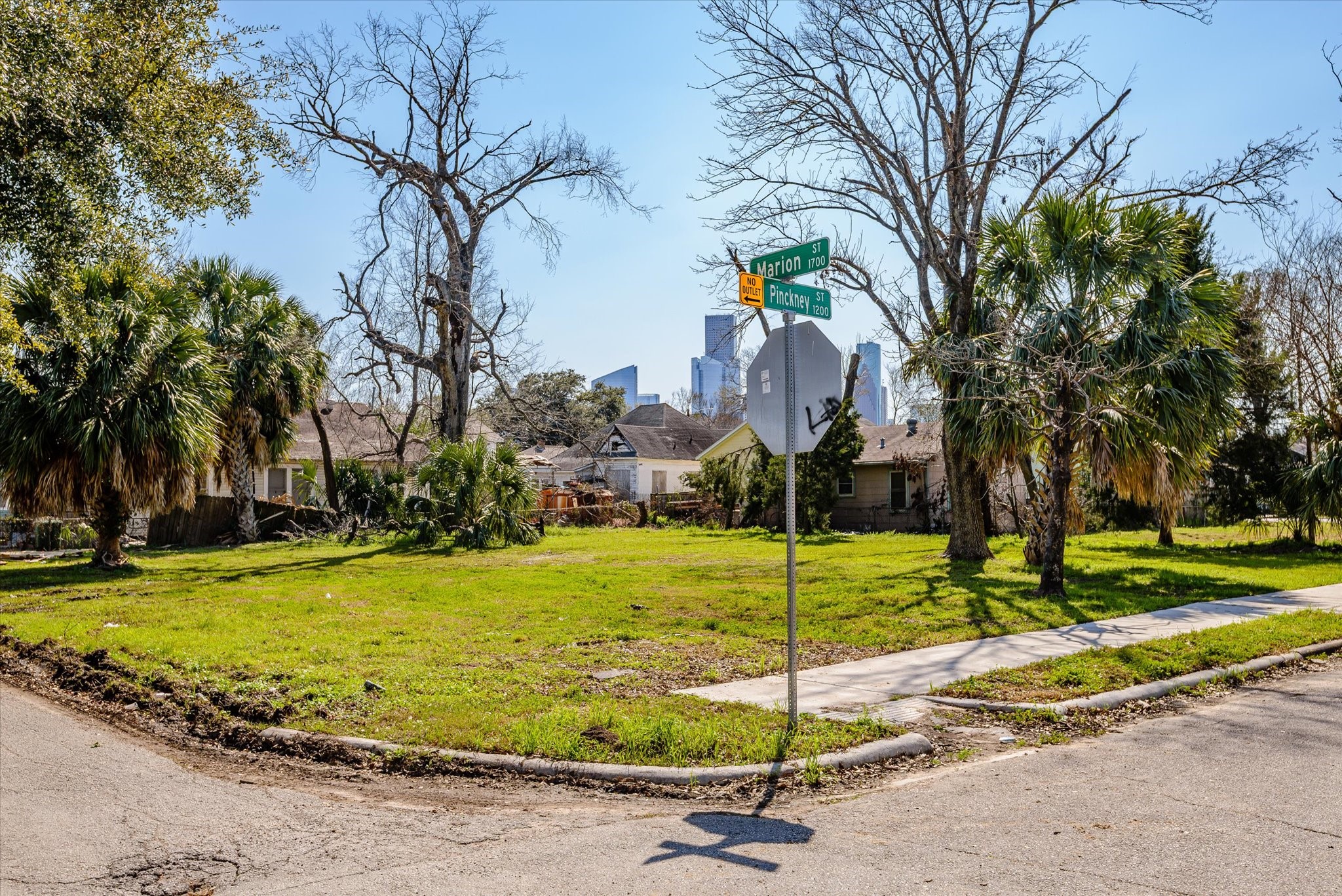 1212 Pinckney Street Houston, TX 77009 - Photo 18 of 19 a view of a playground with basketball court