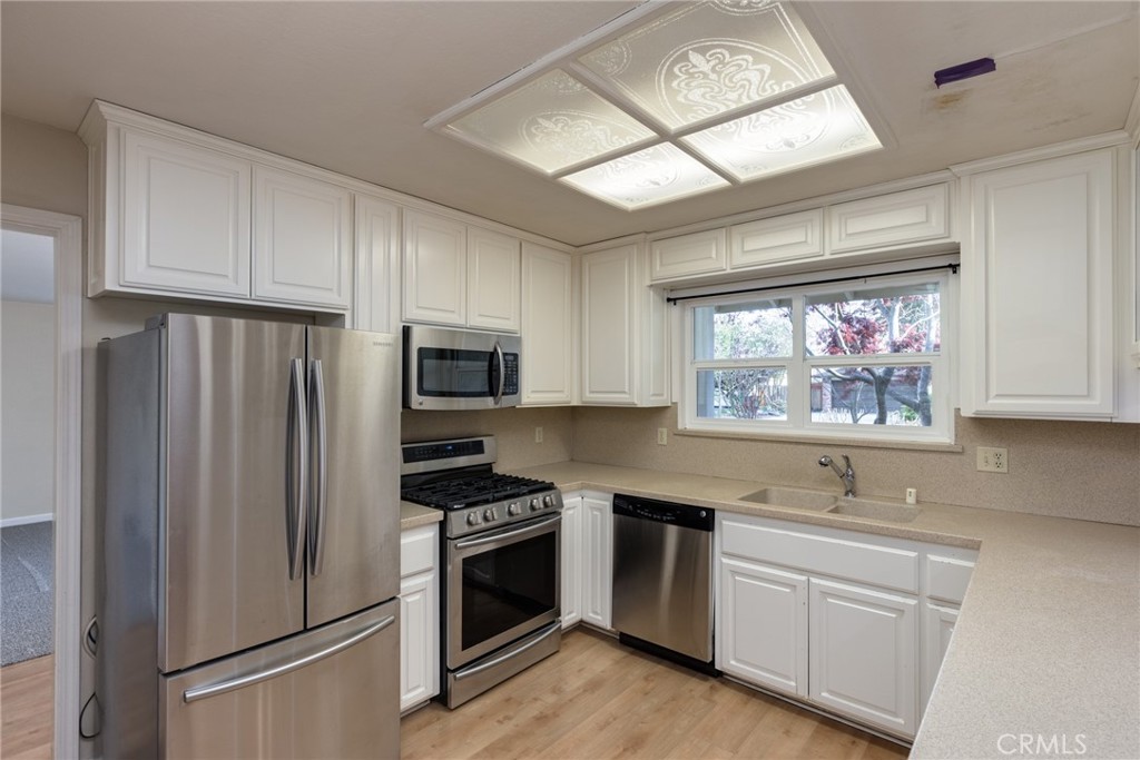 44 Forest Creek Circle Chico, CA 95928 - Photo 6 of 21 a kitchen with stainless steel appliances a stove a sink and a refrigerator