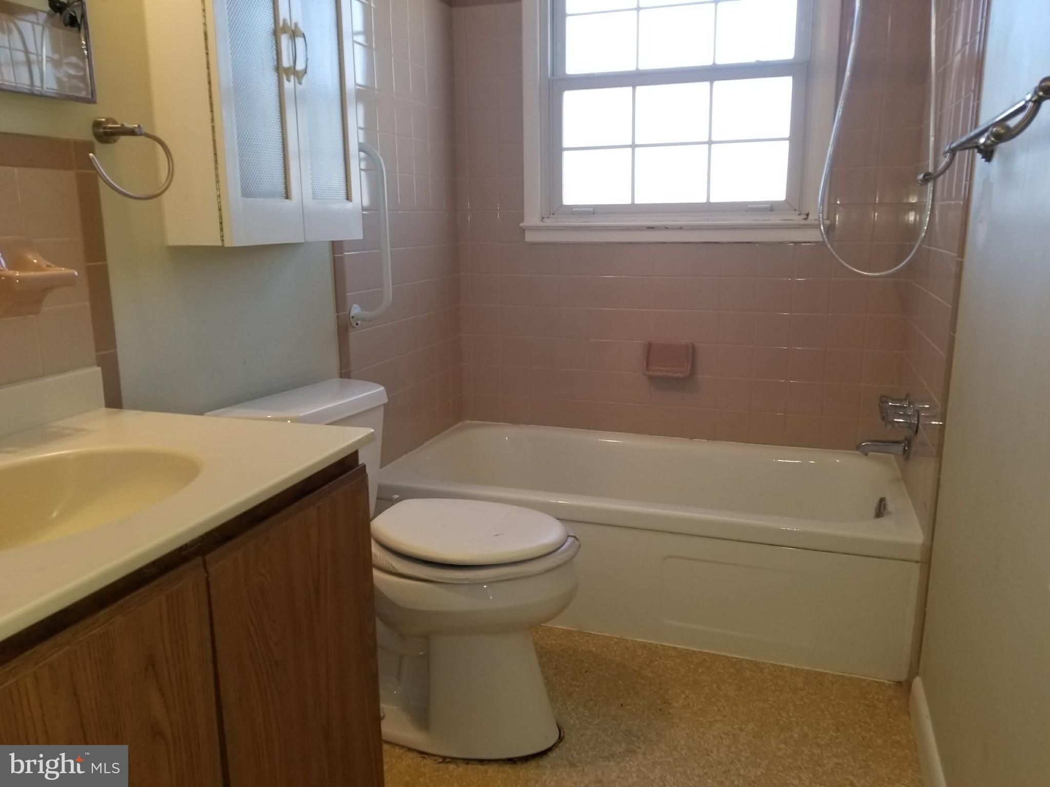 108 Rawlings Road Gaithersburg, MD 20877 - Photo 8 of 13 Bath