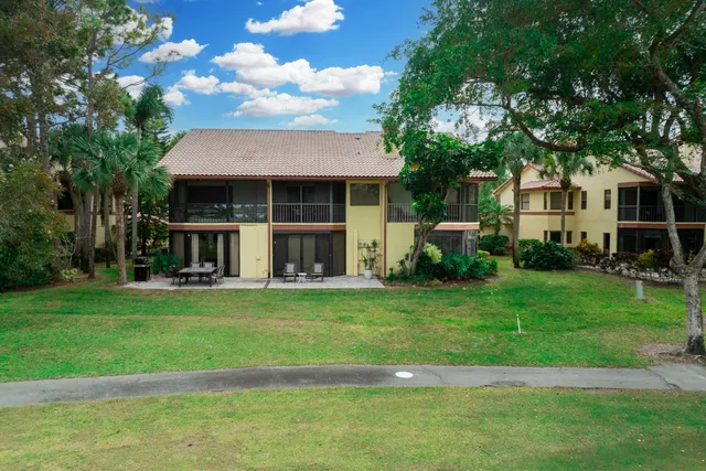 $375,000 | 5355 10th Fairway Drive, Unit 1, Delray Beach, FL 33484