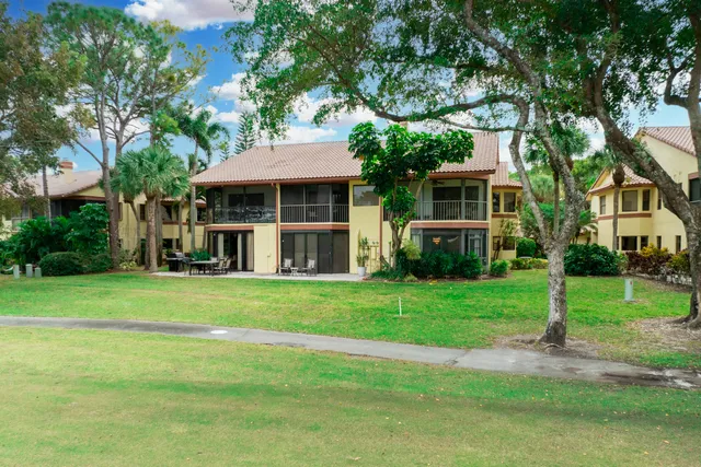 $375,000 | 5355 10th Fairway Drive, Unit 1, Delray Beach, FL 33484
