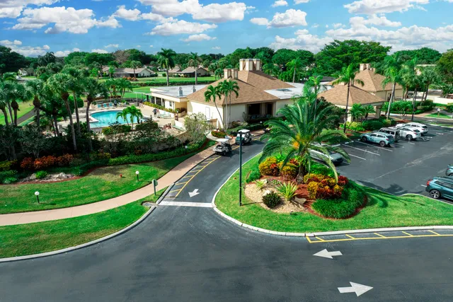 $375,000 | 5355 10th Fairway Drive, Unit 1, Delray Beach, FL 33484