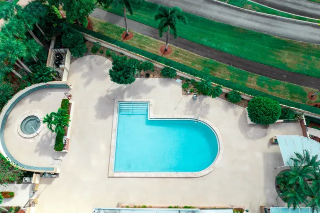 $375,000 | 5355 10th Fairway Drive, Unit 1, Delray Beach, FL 33484