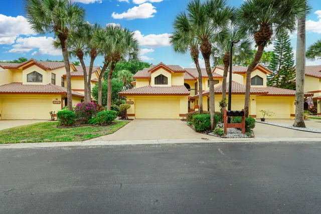 $375,000 | 5355 10th Fairway Drive, Unit 1, Delray Beach, FL 33484