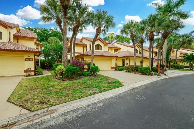 $375,000 | 5355 10th Fairway Drive, Unit 1, Delray Beach, FL 33484