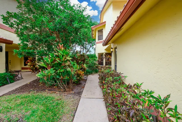 $375,000 | 5355 10th Fairway Drive, Unit 1, Delray Beach, FL 33484