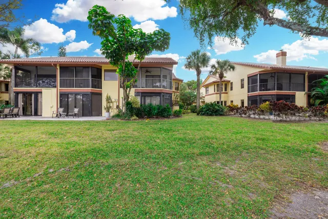 $375,000 | 5355 10th Fairway Drive, Unit 1, Delray Beach, FL 33484