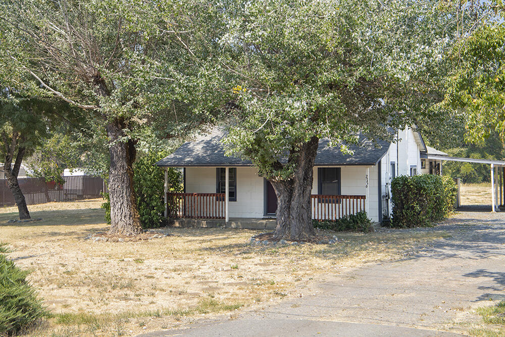 2776 Merlin Road Grants Pass, OR 97526 - Photo 3 of 26 3