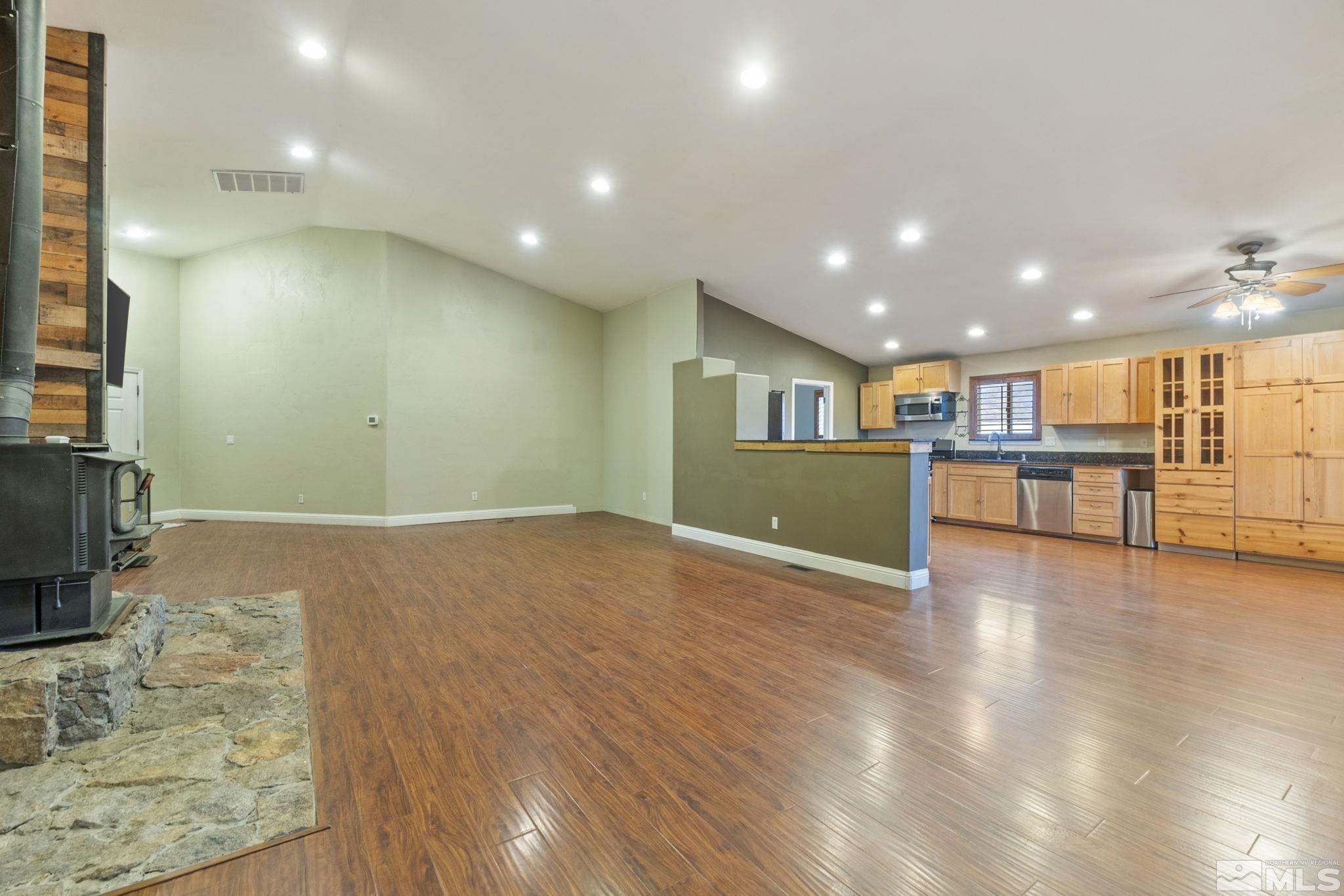 5224 Eagle Reno, NV 89510 - Photo 5 of 40 Photo 5