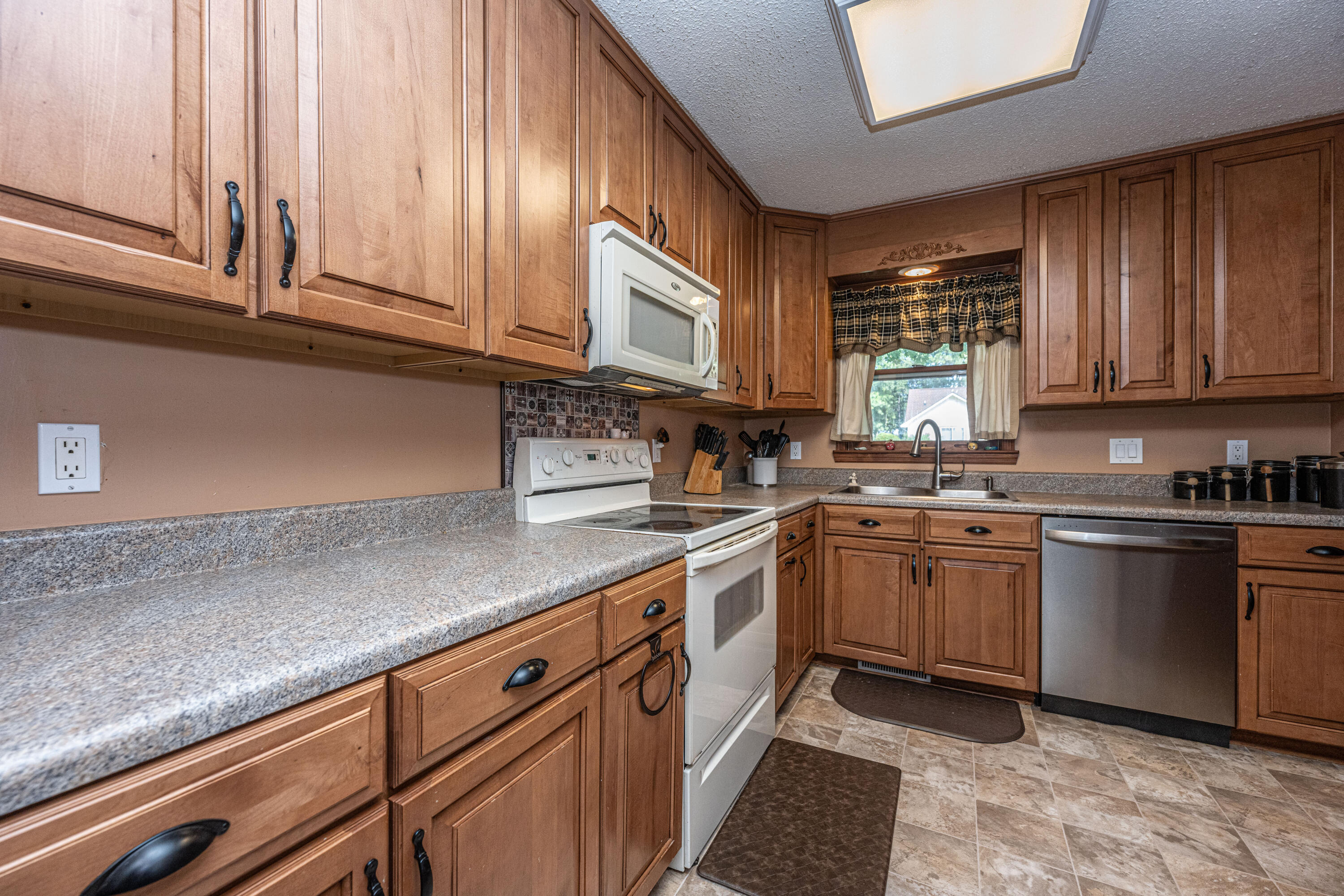 809 Eastern White Pines Road Ladson, SC 29456 - Photo 13 of 39 809EasternWhitePinesRd013
