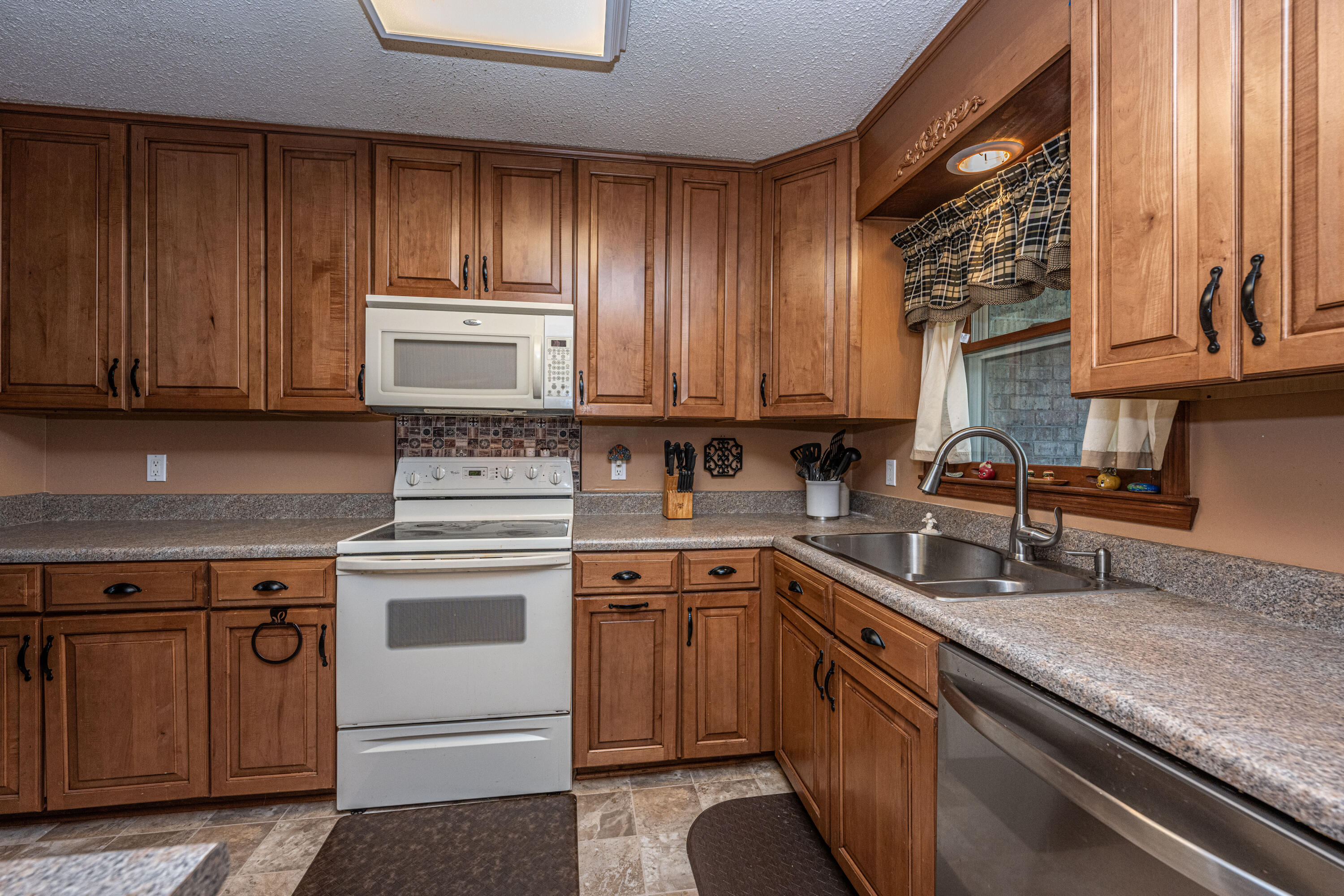 809 Eastern White Pines Road Ladson, SC 29456 - Photo 16 of 39 809EasternWhitePinesRd016